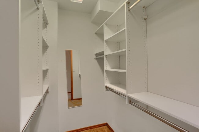 Building Photo - 2810 Sarah St