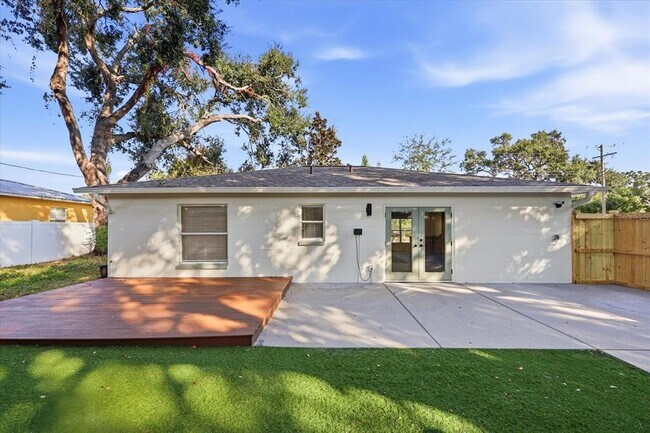 Building Photo - 2802 W North A St