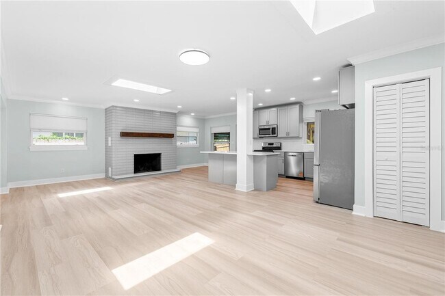 Building Photo - 4811 Juanita Way S