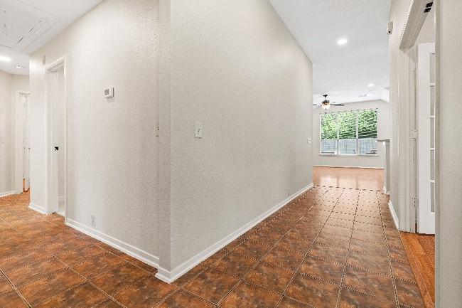 Building Photo - 7522 Broken Oak Ln