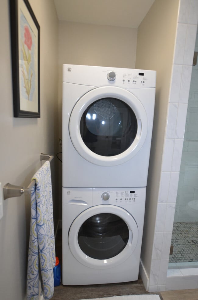 Building Photo - Charming Studio Guest house: Furnished Vacation Rental