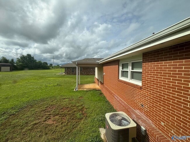 Building Photo - 17439 Morgan Dr