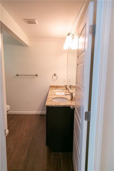 Building Photo - 1547 Delia Dr