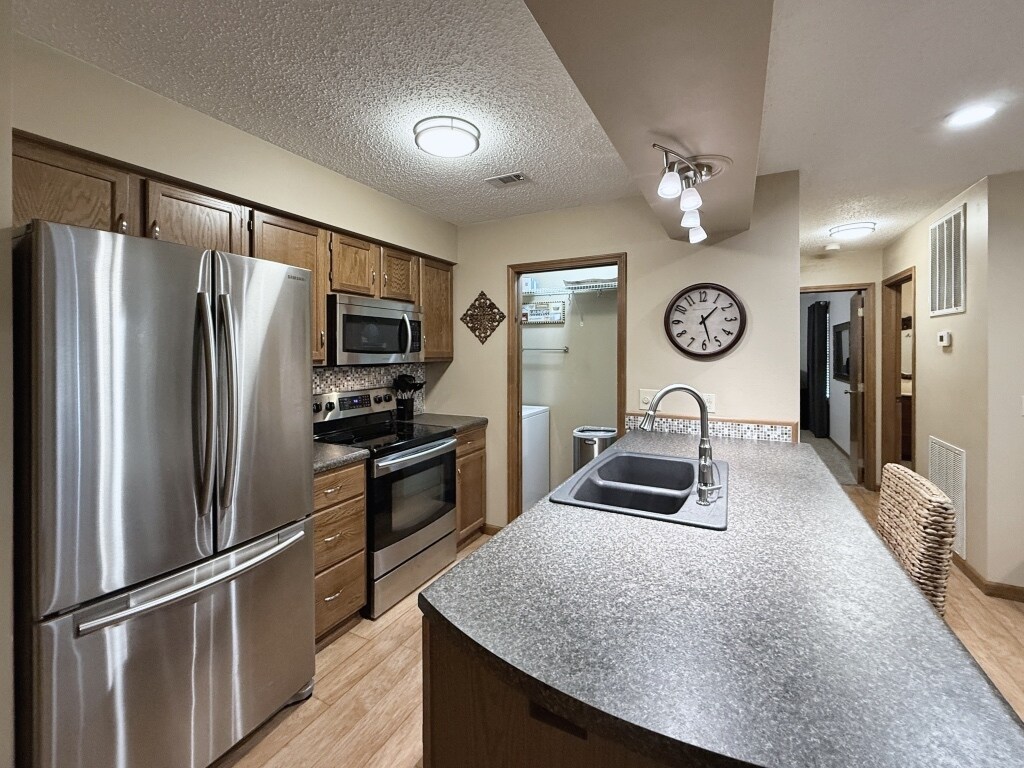 Building Photo - 1516 Meadowhill Dr