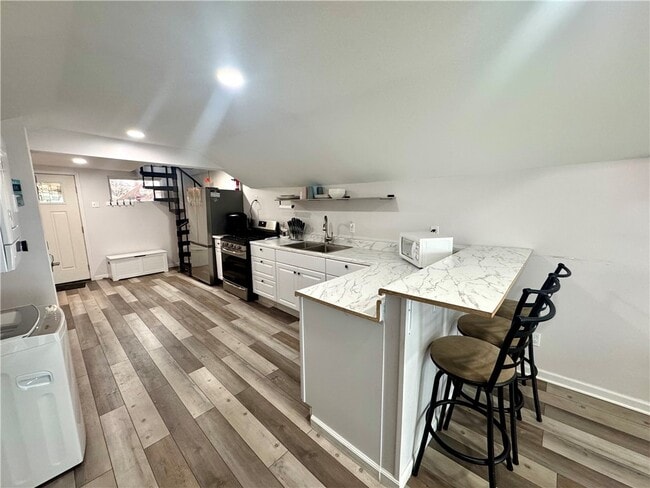 Building Photo - 182 Lake Bluff Rd