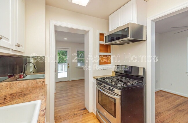 Building Photo - 2032 Arlington Ter