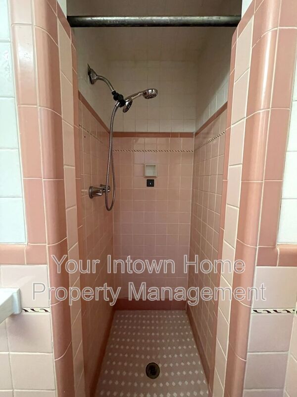 Building Photo - 430 Lynnhaven Dr SW