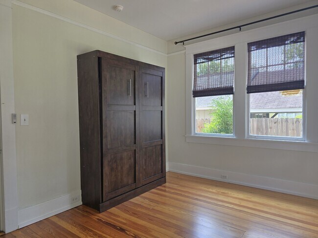 Building Photo - 1429 Stovall St