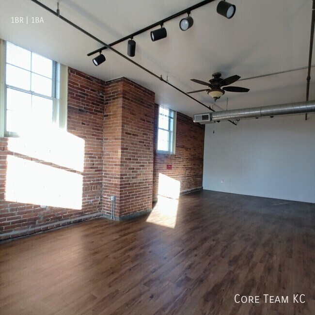 Building Photo - 204 Walnut St