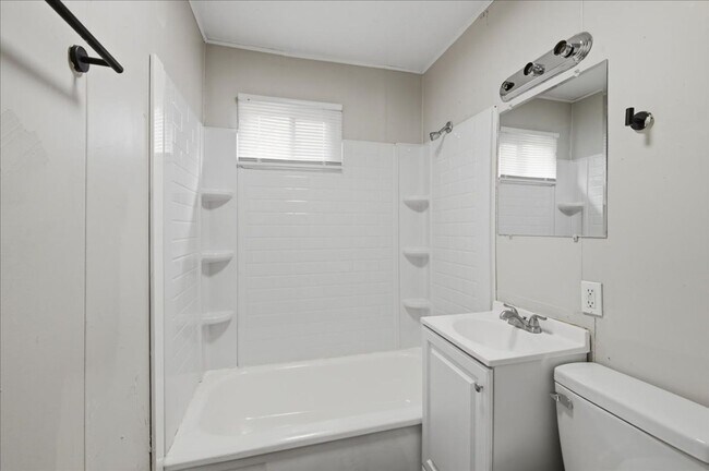 Building Photo - 3105 Adams St