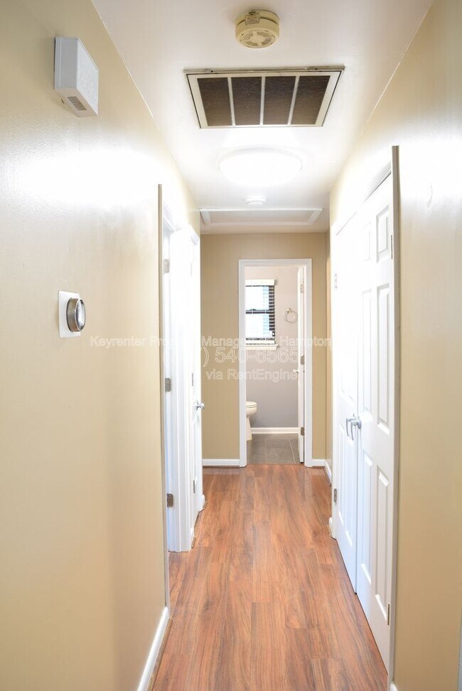 Building Photo - 826 Maywood Cir