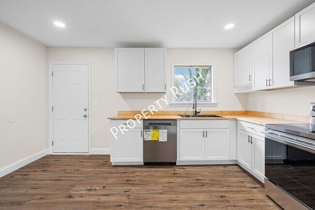 Building Photo - 3338 Gundy Dr