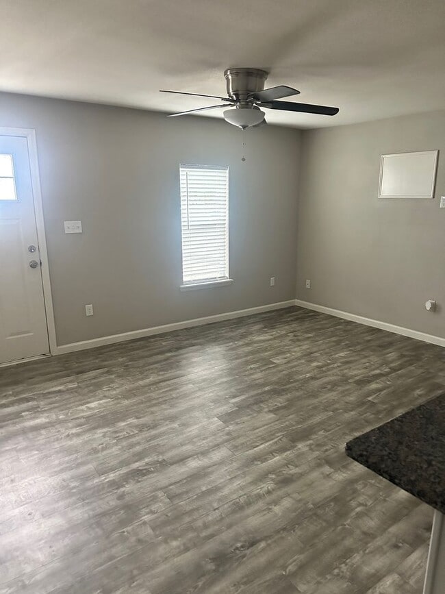 Building Photo - $500.00 OFF FIRST MONTHS RENT!