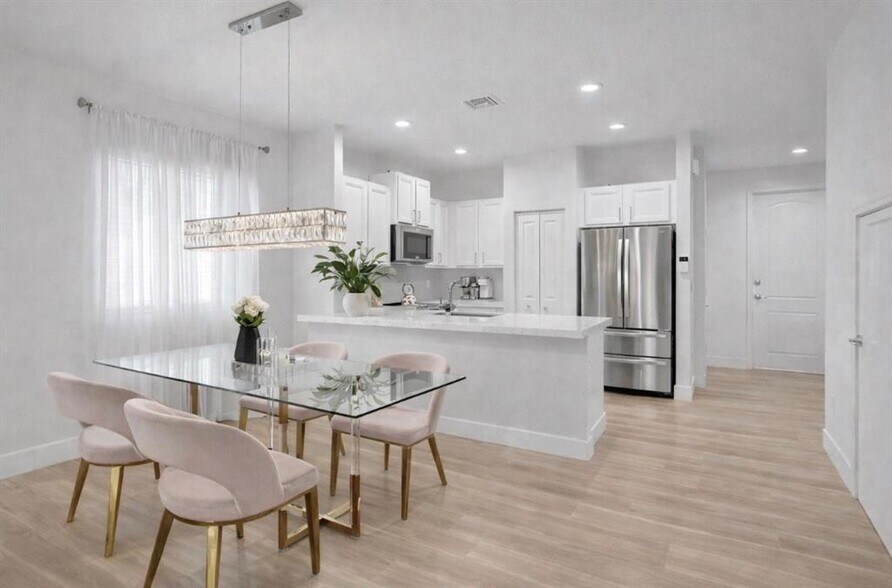 Building Photo - 4234 N Dixie Hwy