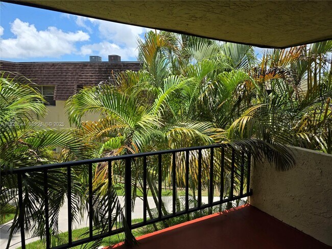 Building Photo - 13716 SW 90th Ave