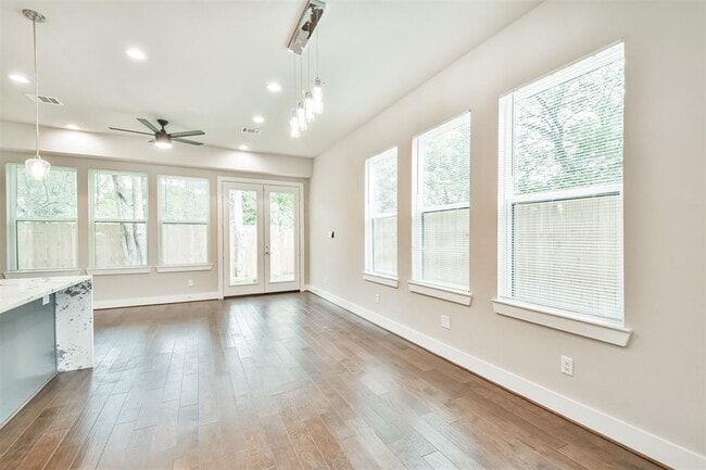 Building Photo - 810 Mansfield St