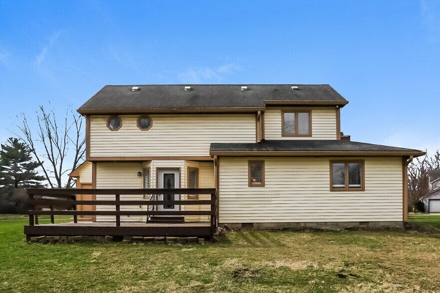 Building Photo - 8460 Countryside Ct