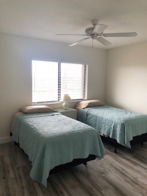 Building Photo - 355 S Ocean Dr