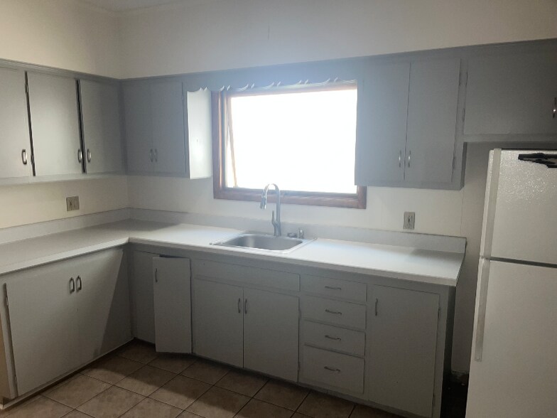 Building Photo - 203 Lamont Ave