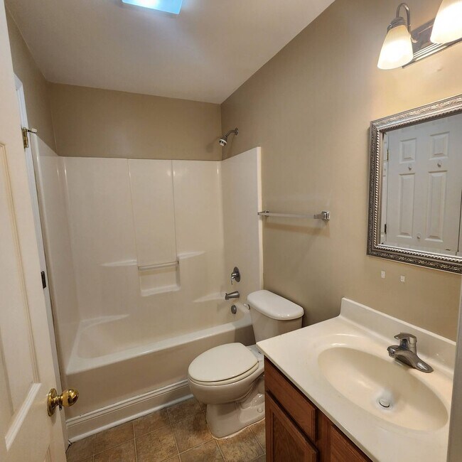 Building Photo - Morehead City Townhouse