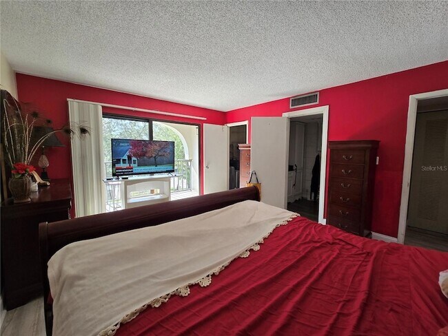 Building Photo - 105 4th Ave NE