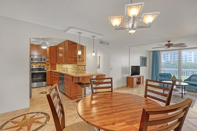 Building Photo - 125 S Ocean Ave