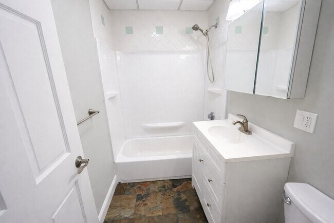 Building Photo - 63 Frankfort St