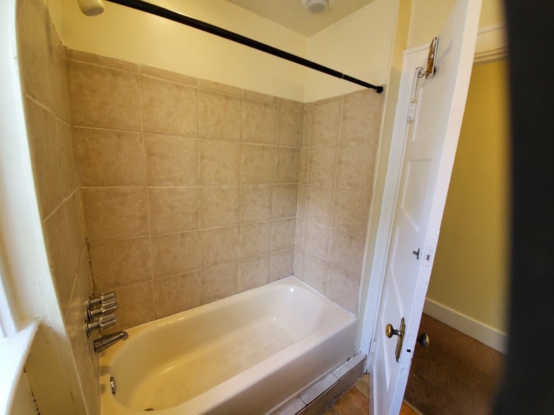 Building Photo - 2923 Euclid Ave