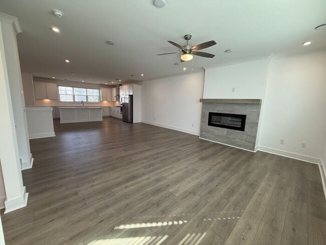 Building Photo - 3BR/3.5BA 3-Story Townhome w/ Quartz + W/D in Decatur