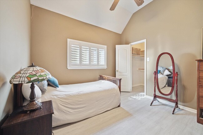 Building Photo - 11215 Royce Palms Dr