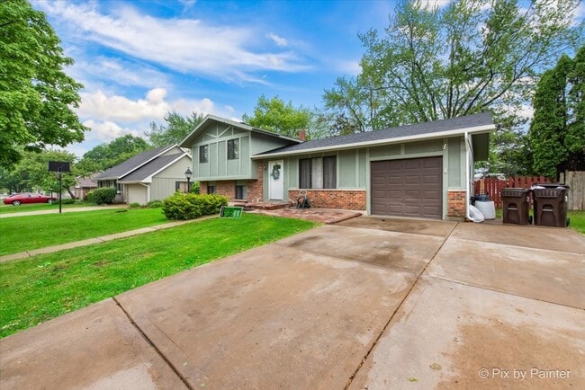 Building Photo - 605 Dartmoor Dr