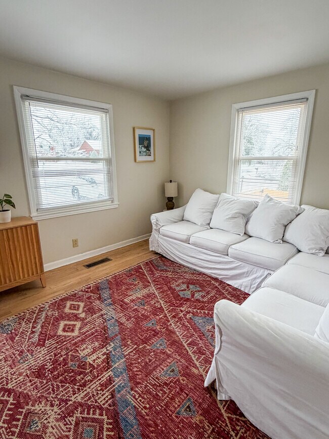 Building Photo - 204 Blanchard Pl