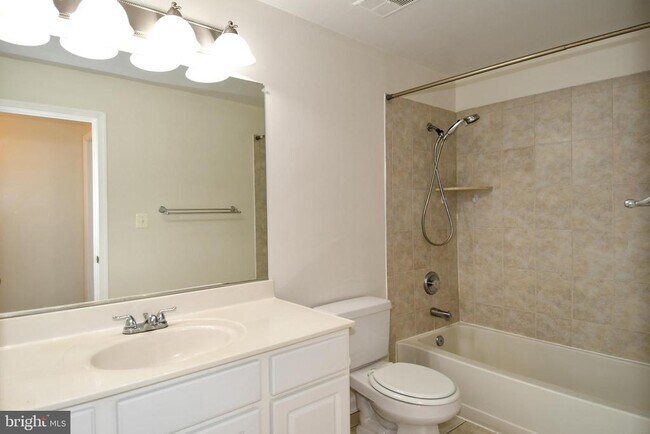 Building Photo - 114 Westwick Ct