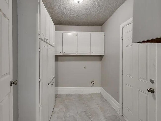 Building Photo - 641 SW 15th St