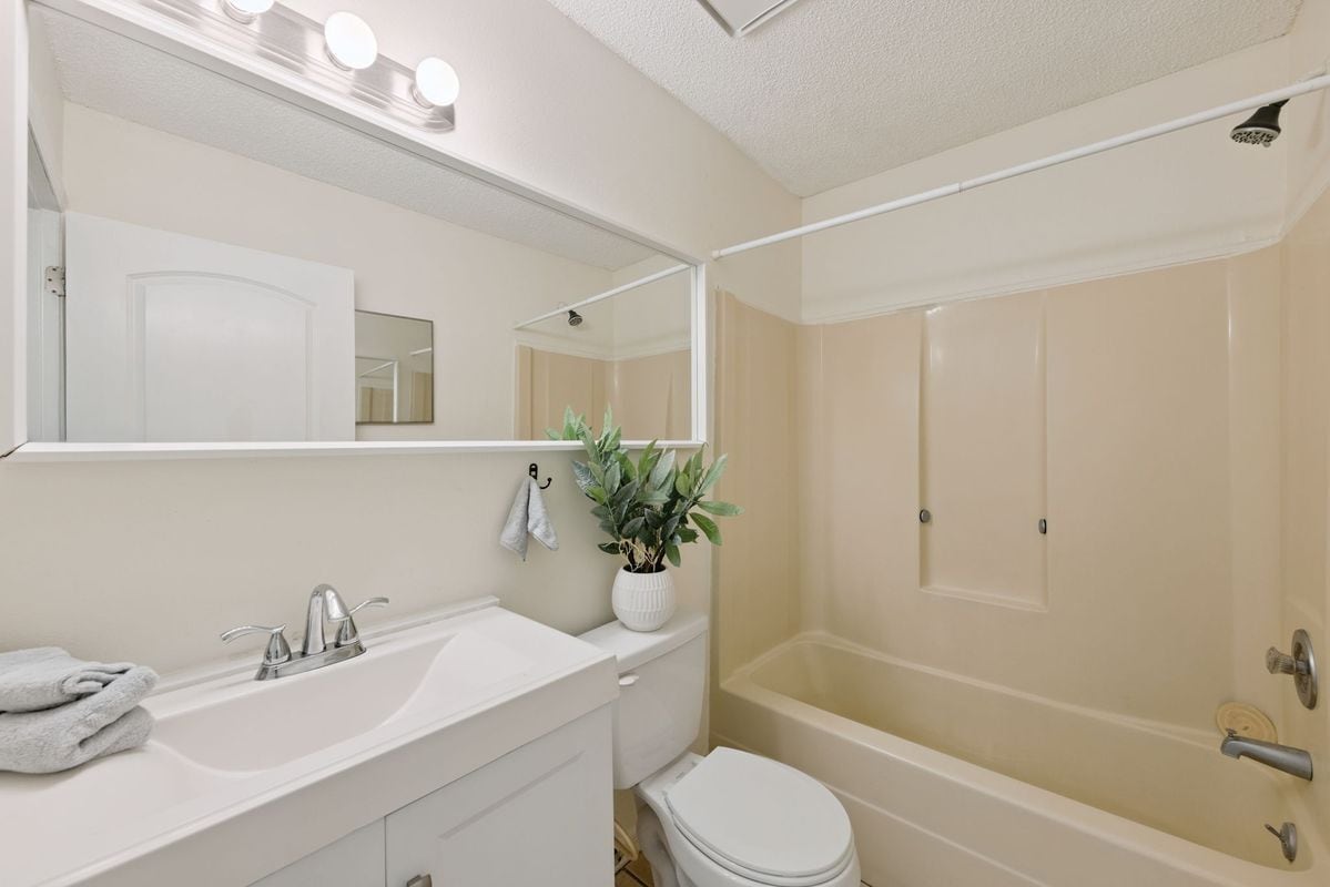 Building Photo - 212 Ridge Crest Loop