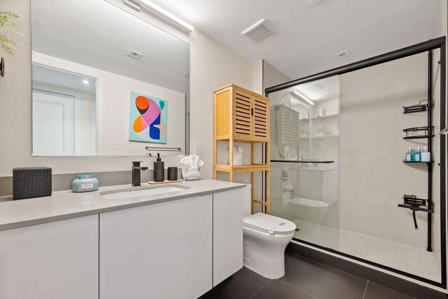 Building Photo - 1600 NE 1st Ave