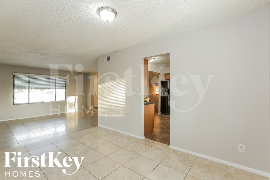 Building Photo - 4501 S Forest Ave