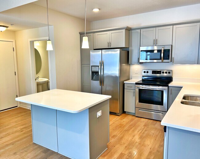 Building Photo - 327 NE Otter Dr