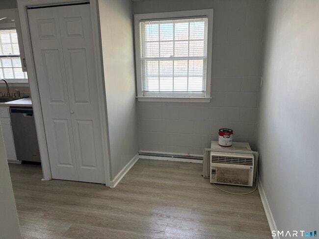 Building Photo - 832 Milford Point Rd