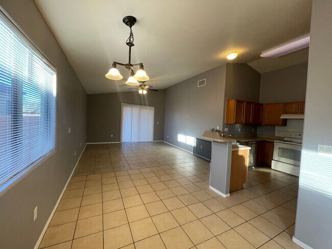 Building Photo - Lovely 4 Bedroom 2 Bath Home!