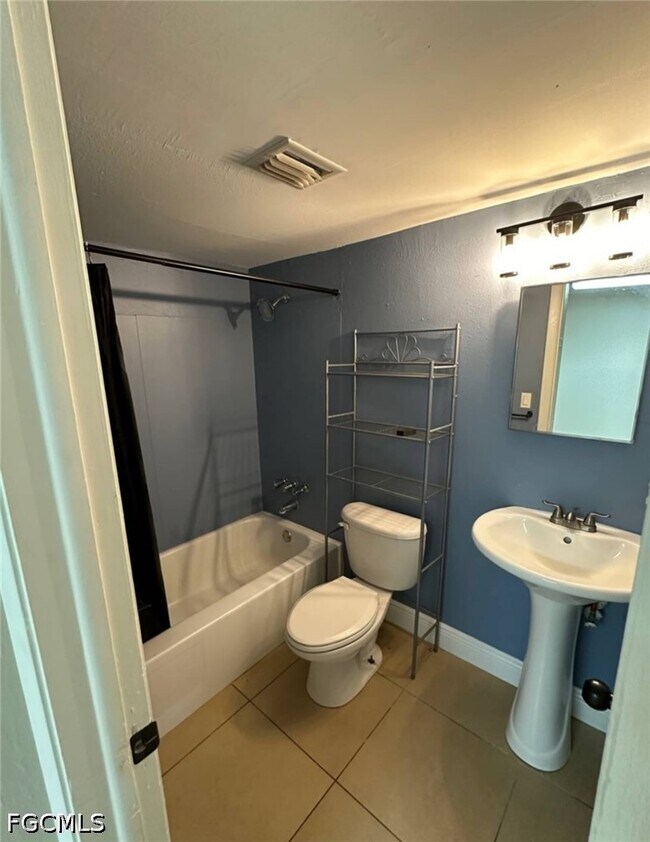 Building Photo - 2535 Parkway St