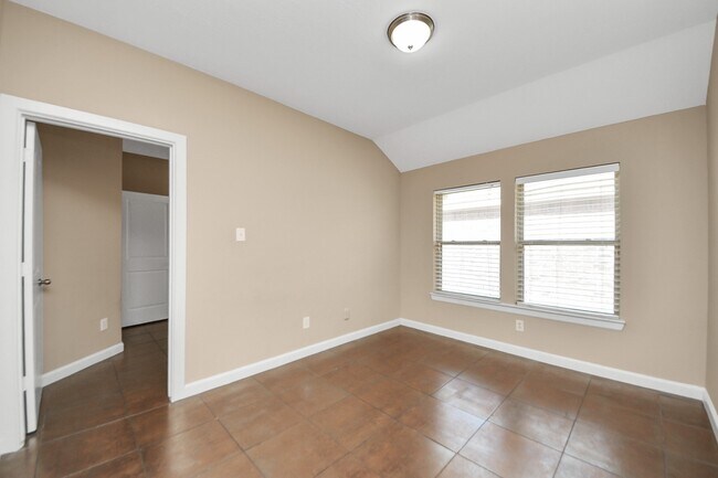 Building Photo - 8226 Stratford Canyon Dr