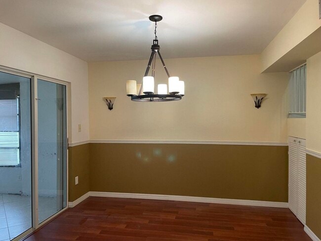 Building Photo - 1325 SE Rivergreen Cir