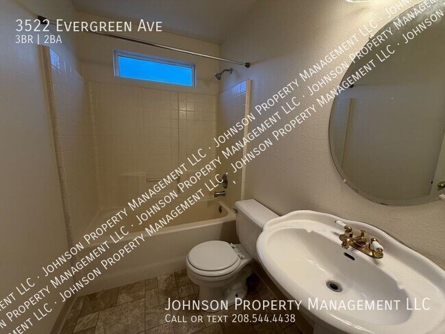 Building Photo - 3522 Evergreen Ave