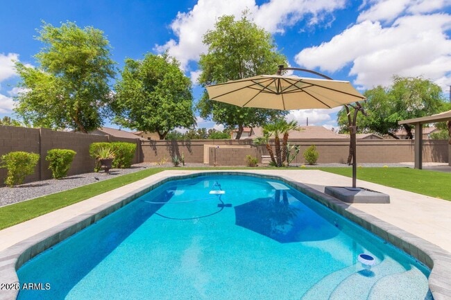 Building Photo - 2111 E Yellowstone Pl