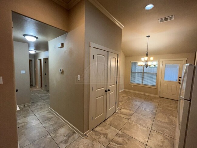 Building Photo - 3306 Lineage Loop
