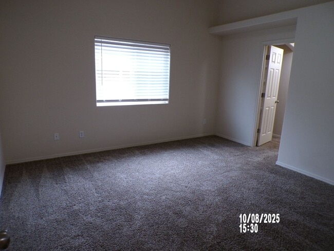 Building Photo - Spacious 3 bed 2 bath private cul-de-sac