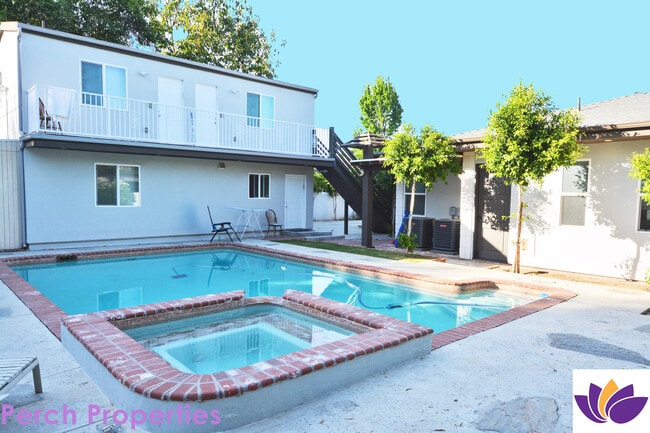 Building Photo - 5955 Hillview Park Ave