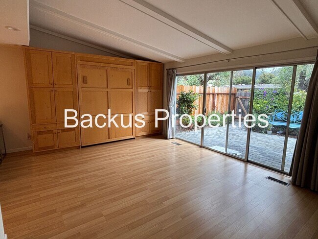 Building Photo - Wonderful studio in Hacienda Carmel