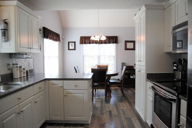 Building Photo - Wonderful Home in the Willow Lakes Community!